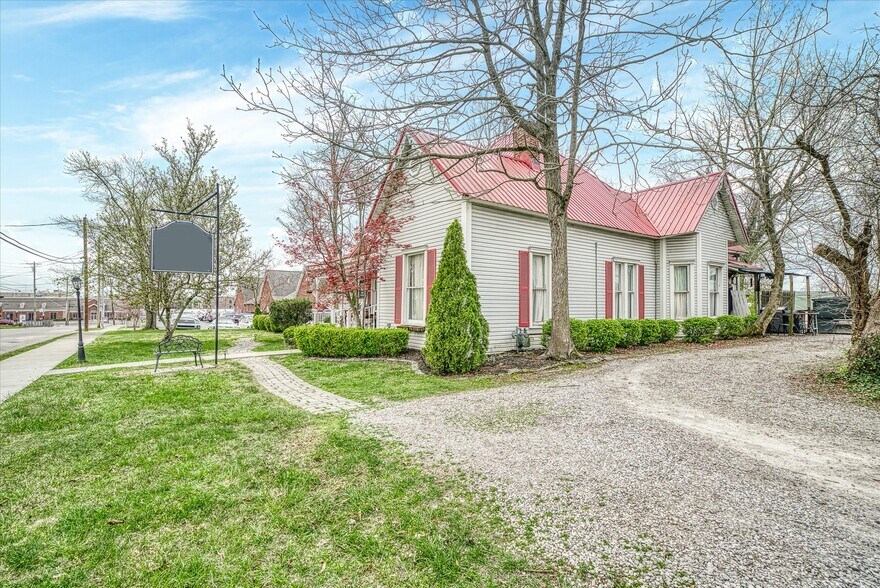 More Photos Of 232 N Peachtree Ave, Cookeville Restaurant For Sale