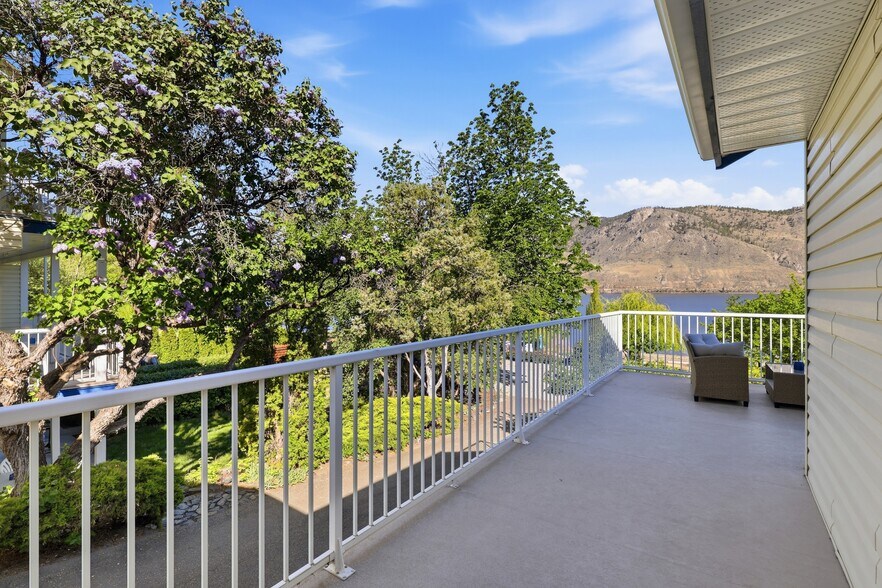 More Photos Of 7001 Savona Access Rd, Thompson-Nicola Hotel For Sale