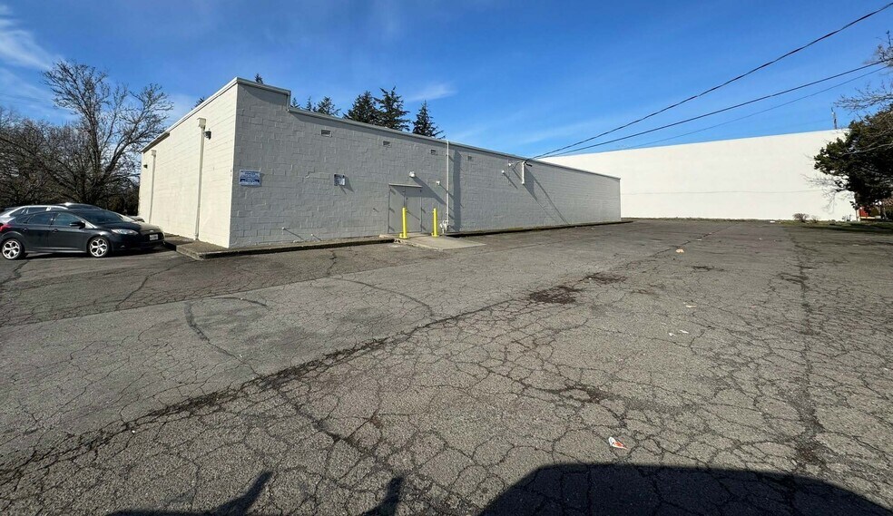 More Photos Of 4552 SE 82nd Ave, Portland Freestanding For Sale