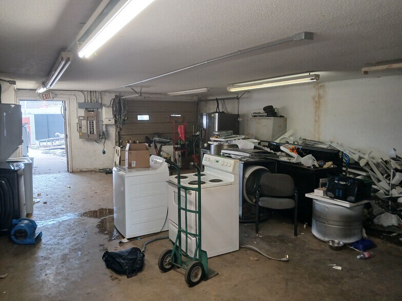 More Photos Of 1718 Creighton Ave SE, Decatur Flex For Sale