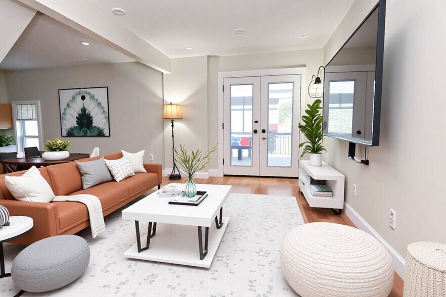 More Photos Of 37 Dundas St W, Mississauga Storefront Retail Residential For Sale