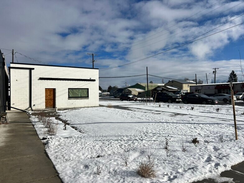 More Photos Of 33 E Main St, Belgrade Flex For Lease