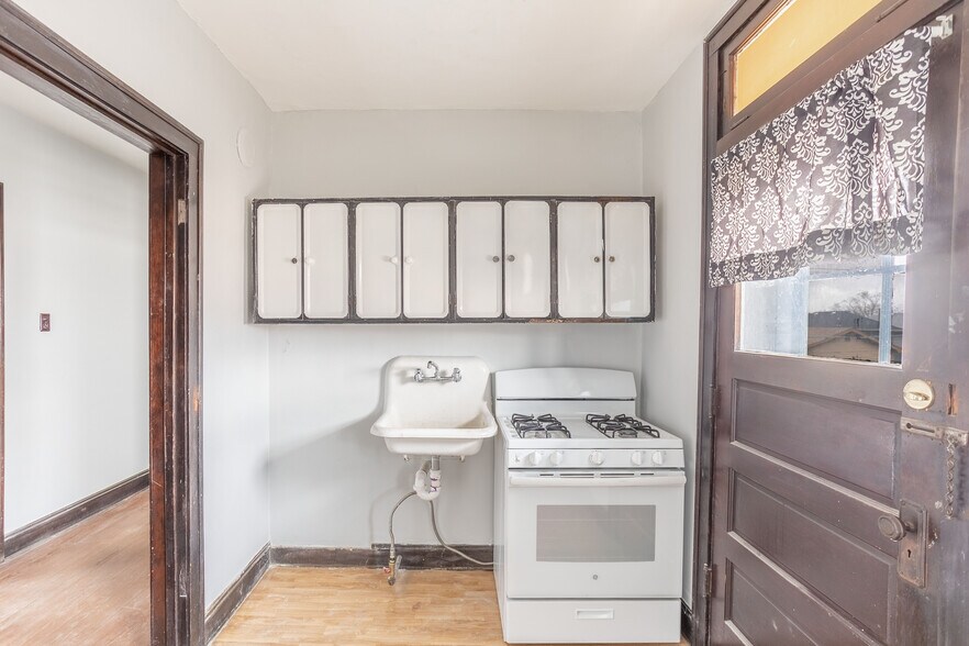 More Photos Of 146 157th St, Calumet City Apartments For Sale