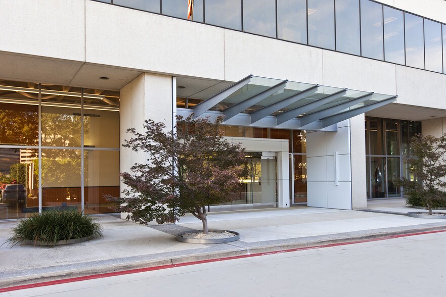 More Photos Of 300 E John Carpenter Fwy, Irving Office For Lease