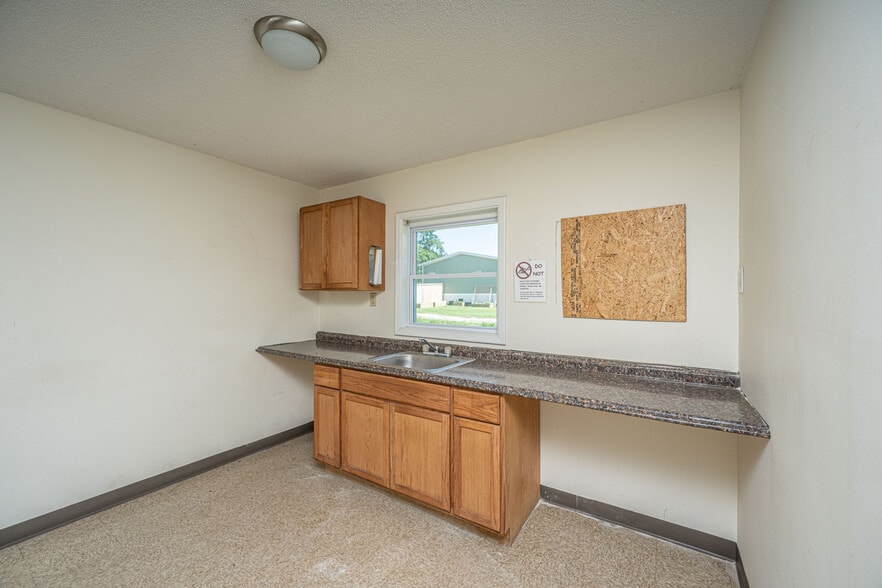 More Photos Of 1058 Edgewater Rd, Pineville Hotel For Sale