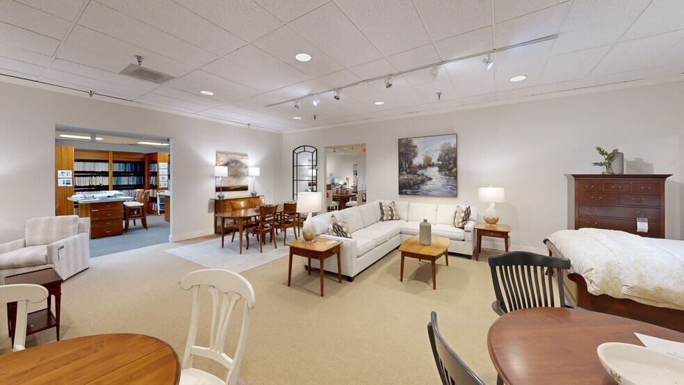 More Photos Of 151 Wolf Rd, Colonie Freestanding For Sale