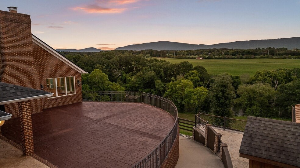 More Photos Of 1020 Thomas Rd, Benton Multifamily For Sale