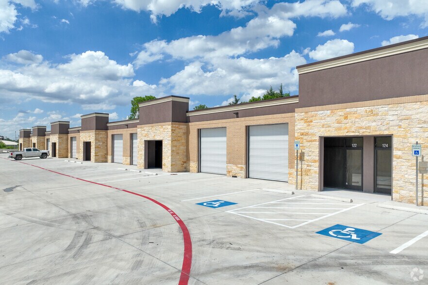 More Photos Of 1491 T L Townsend Dr, Rockwall Warehouse For Lease