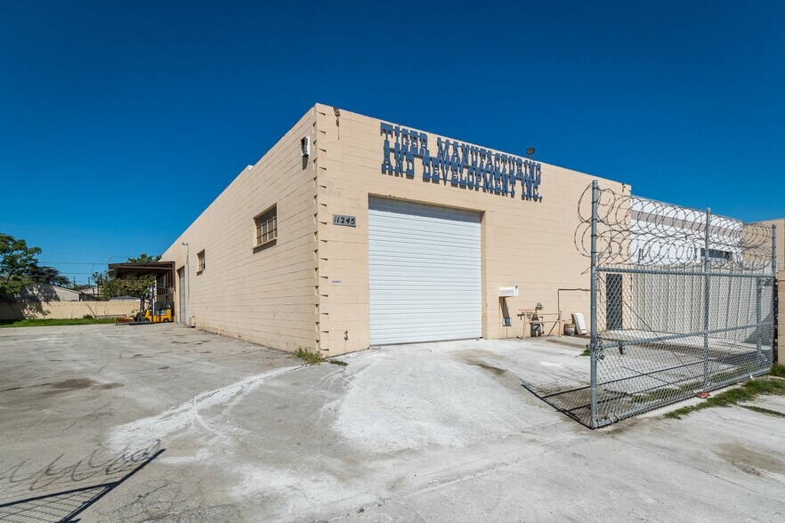 More Photos Of 11245 Vinedale St, Sun Valley Warehouse For Sale