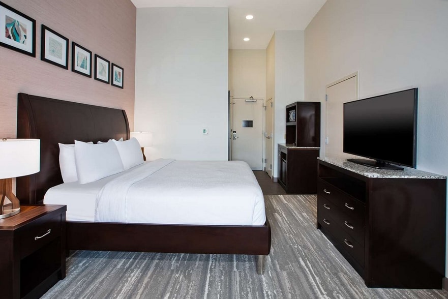 More Photos Of 1300 Cinema Way, Benton Harbor Hotel For Sale