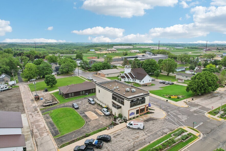 More Photos Of 101 Jones St, Barneveld General Retail For Sale