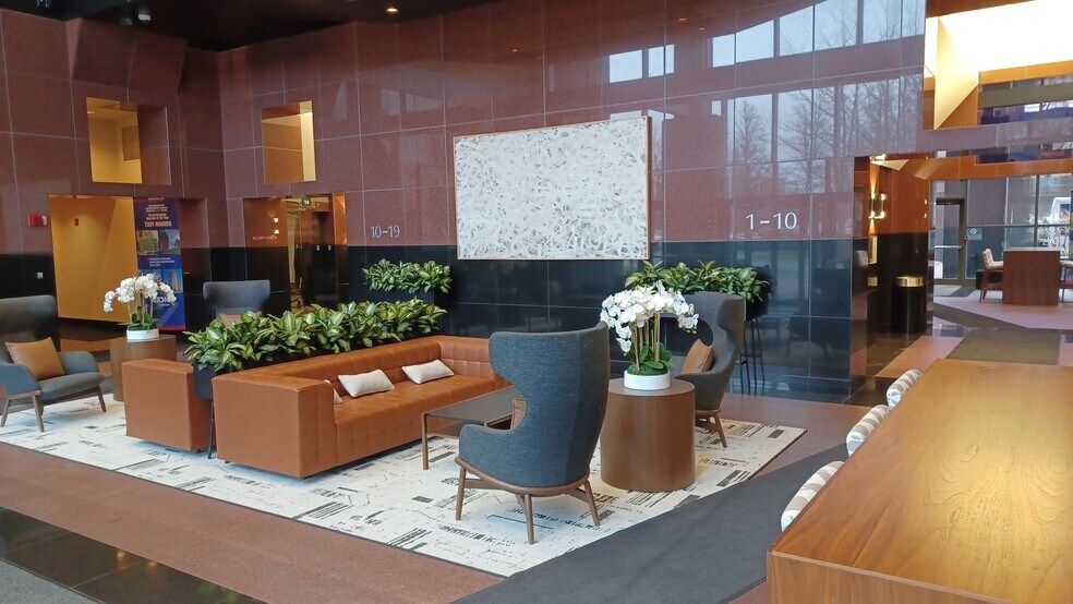 More Photos Of One Towne Sq, Southfield Office For Lease