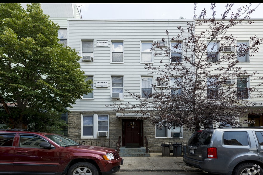 More Photos Of 92 Diamond St, Brooklyn Apartments For Sale