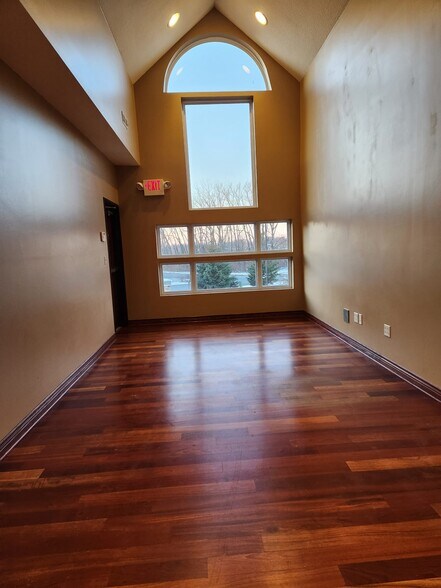 More Photos Of 3352 Sherman Ct, Eagan Medical For Lease