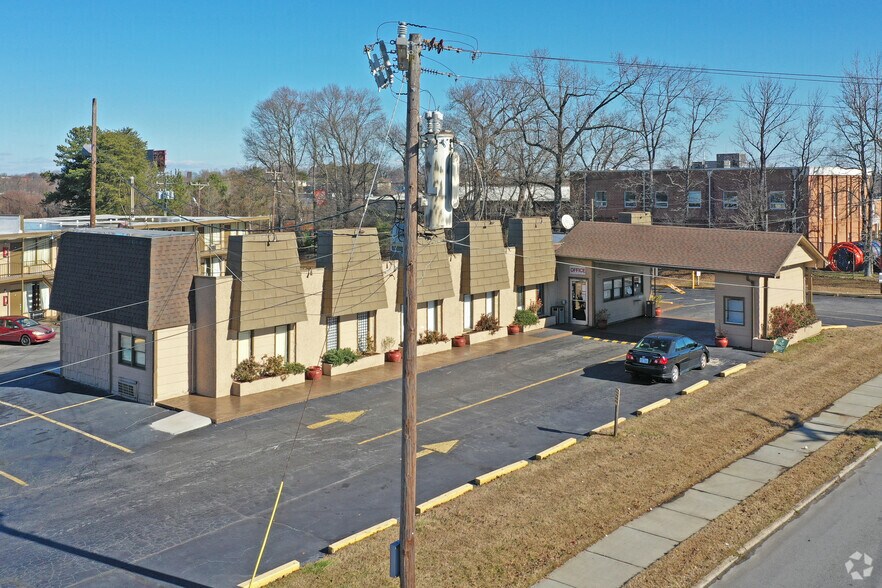 More Photos Of 312 W J J Dr, Greensboro Hotel For Lease