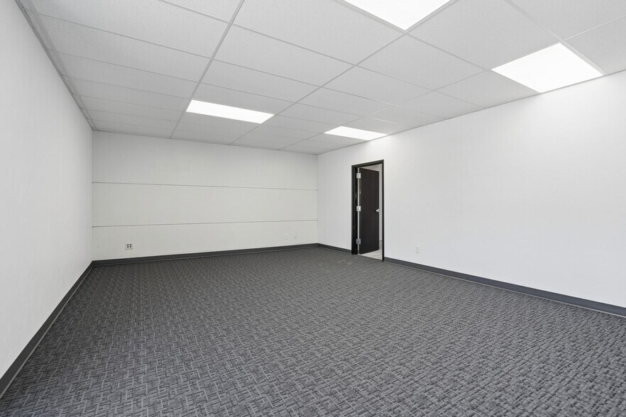 More Photos Of 7925 N Wilshire Ct, Oklahoma City Manufacturing For Sale