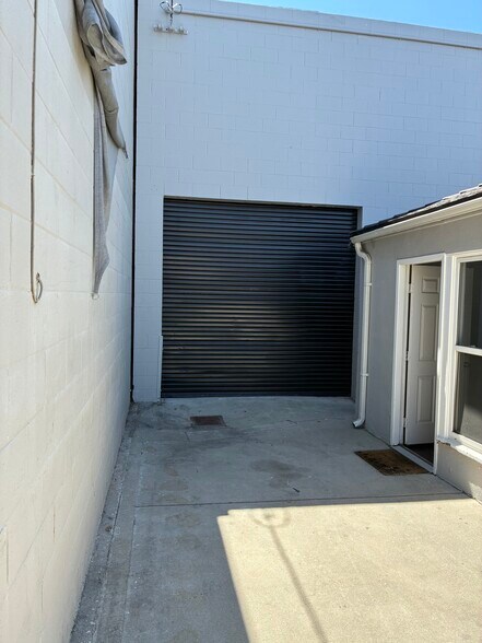 More Photos Of 3307 W Burbank Blvd, Burbank Loft Creative Space For Lease