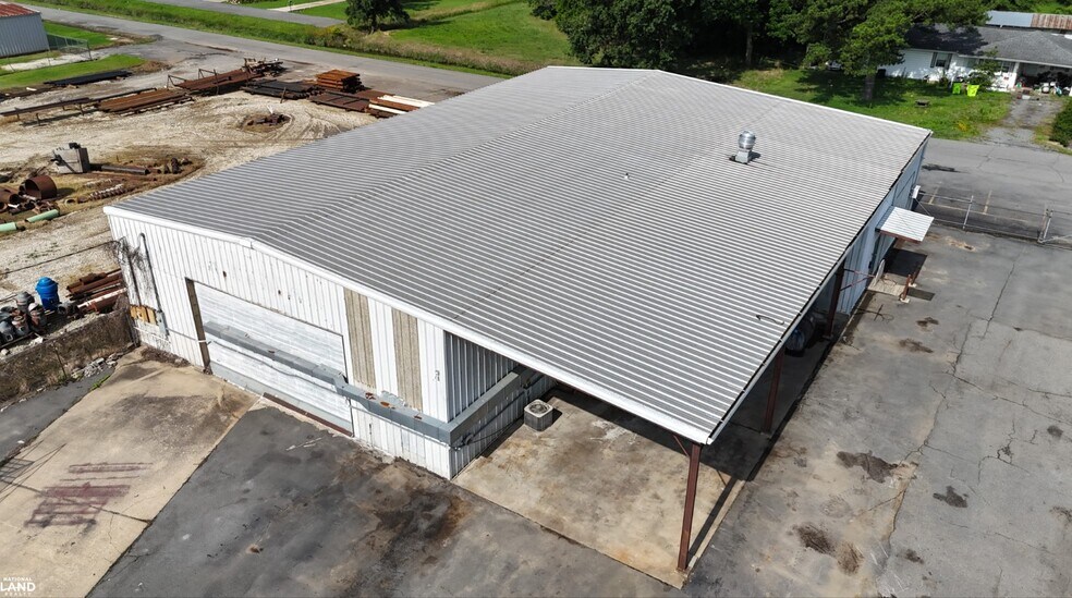 More Photos Of 1701 S Timber St, Stuttgart Office Residential For Sale