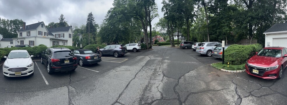 More Photos Of 658 Ridgewood Rd, Maplewood Office For Sale