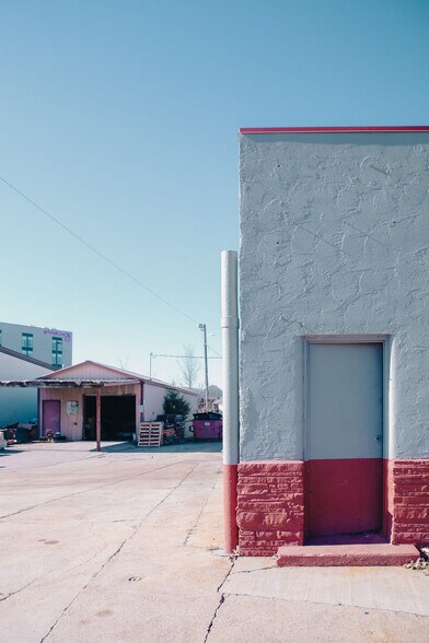 More Photos Of 601 S School Ave, Fayetteville Auto Repair For Sale