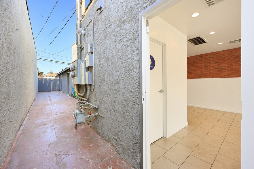 More Photos Of 13215 Paramount Blvd, South Gate Freestanding For Sale