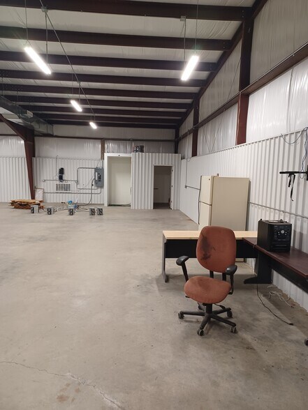 More Photos Of 7380 International Ct, Bartlesville Warehouse For Lease