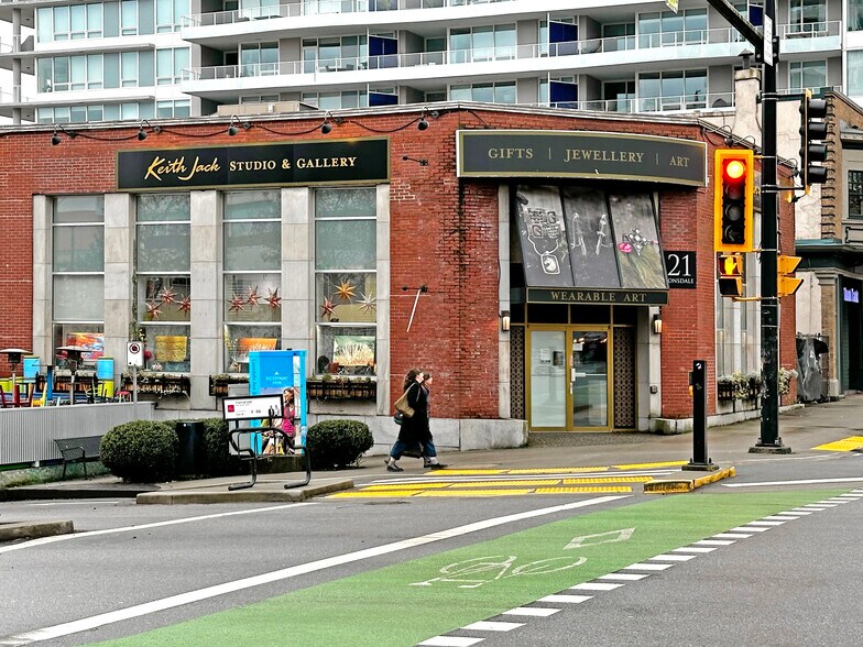 More Photos Of 21 Lonsdale Ave, North Vancouver Storefront For Lease