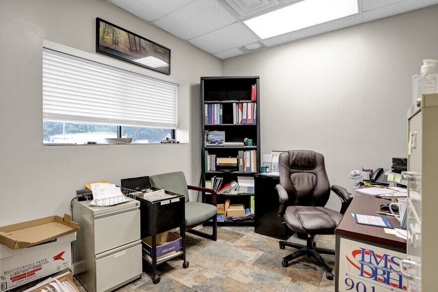 More Photos Of 3325 Millbranch Rd, Memphis Warehouse For Sale