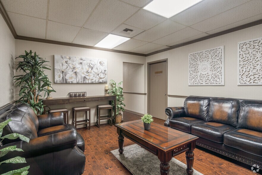 More Photos Of 4615 N I-45, Houston Unknown For Lease