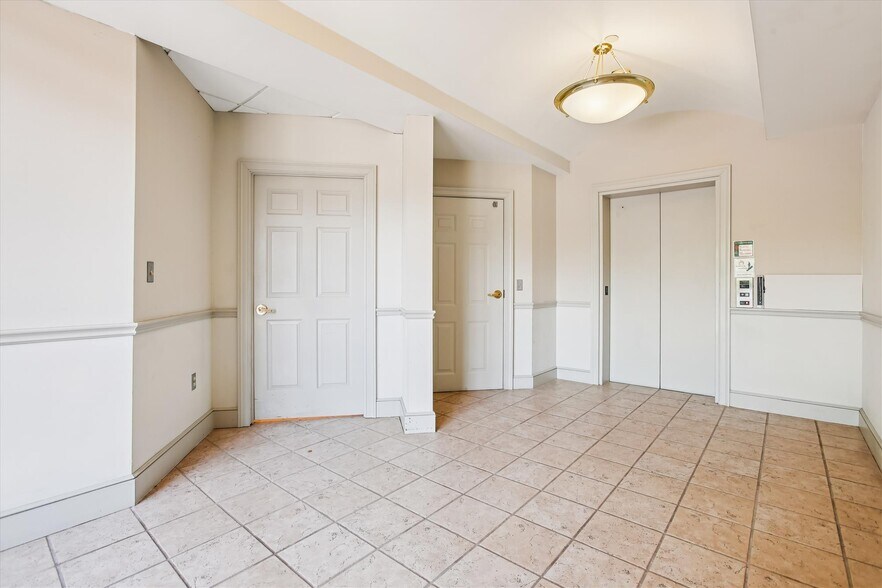 More Photos Of 1501 Duke St, Alexandria Office For Sale
