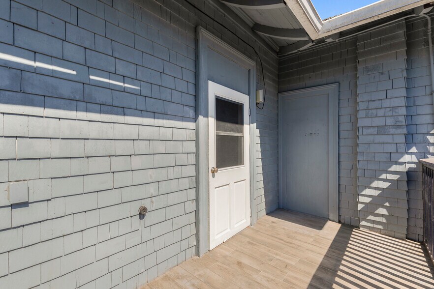 More Photos Of 1978 Bonsallo Ave, Los Angeles Apartments For Sale