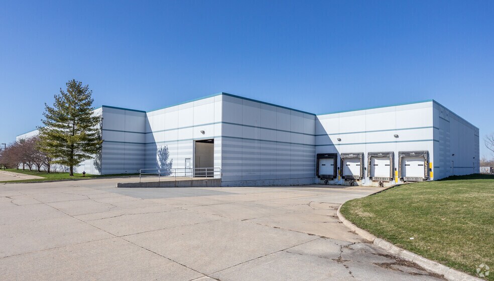 More Photos Of 2401 SE Creekview Dr, Ankeny Distribution For Lease