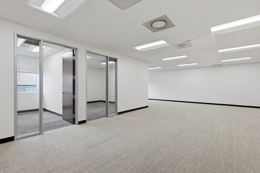 More Photos Of 5677 Oberlin Dr, San Diego Office For Sale