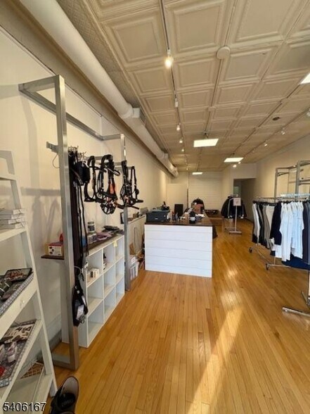 More Photos Of 27-29 Olcott Sq, Bernardsville Storefront Retail Office For Lease