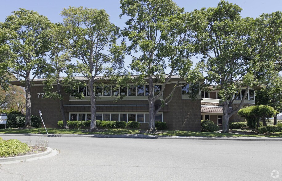 More Photos Of 7770 Pardee Ln, Oakland Office For Lease