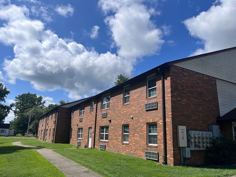 Primary Photo Of 1104 E 13th St, Centralia Apartments For Sale