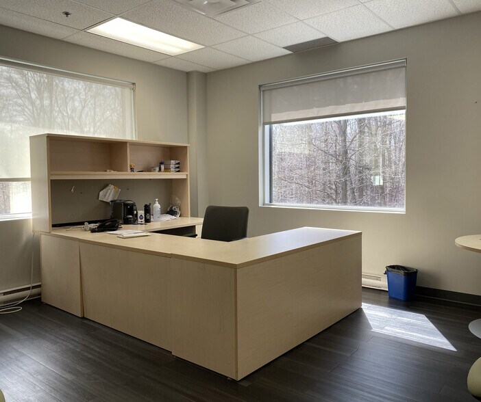More Photos Of 420 Boul Armand-Frappier, Laval Medical For Lease