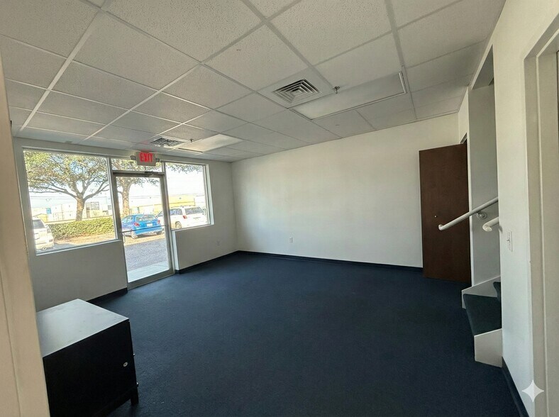 More Photos Of 10501 S Orange Ave, Orlando Light Manufacturing For Sale