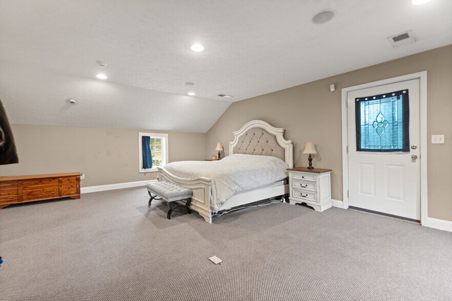 More Photos Of 4418 Main St, Clay City Flex For Sale