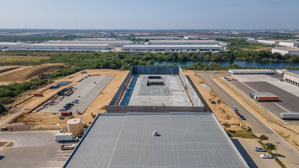 More Photos Of 9001 Killam Industial Blvd, Laredo Distribution For Lease