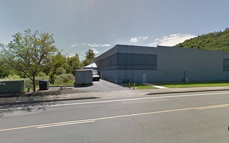 More Photos Of 2475 NW Stewart Pky, Roseburg General Retail For Lease