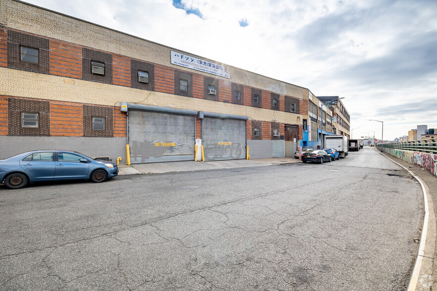 Primary Photo Of 5718 Flushing Ave, Maspeth Warehouse For Lease