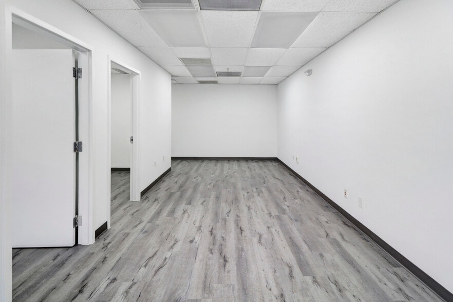 More Photos Of 955 NW 159th Dr, Miami Warehouse For Lease