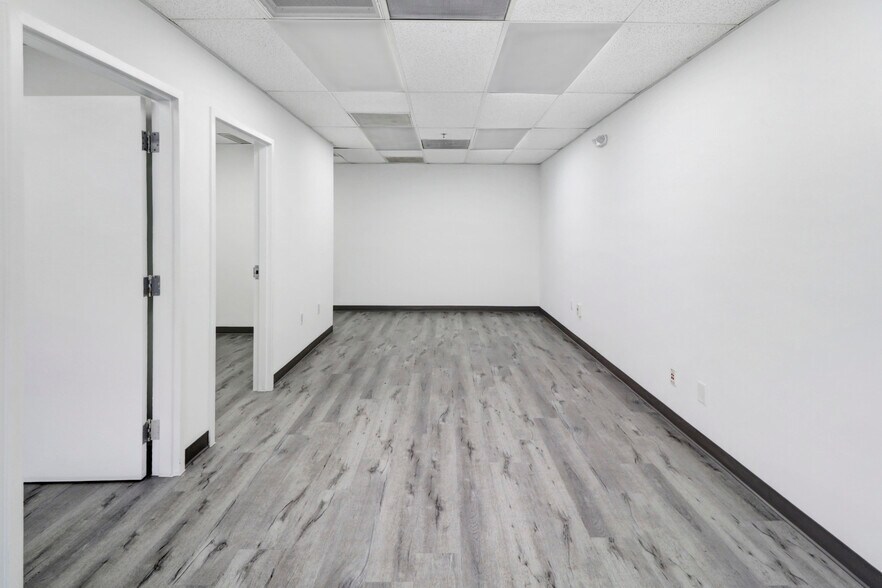 More Photos Of 955 NW 159th Dr, Miami Warehouse For Lease