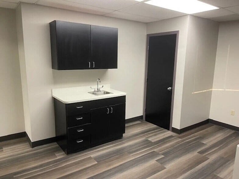 More Photos Of 7926 Preston Hwy, Louisville Medical For Lease