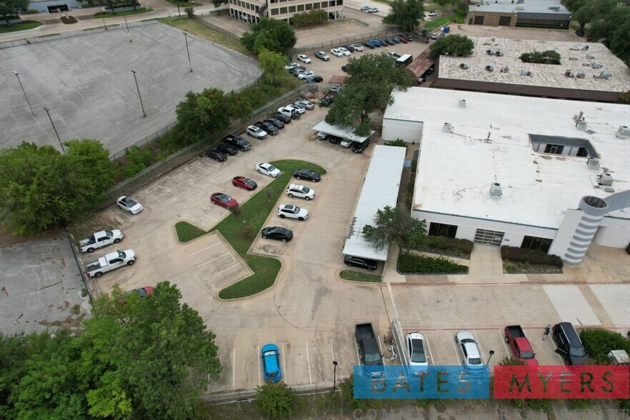 More Photos Of 8730 King George Dr, Dallas Service For Sale