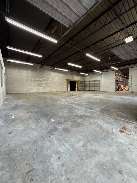 More Photos Of 936 Edith Ave, Lakeland Industrial For Sale