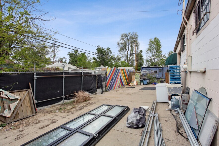 More Photos Of 947 Federal Blvd, Denver Warehouse For Sale