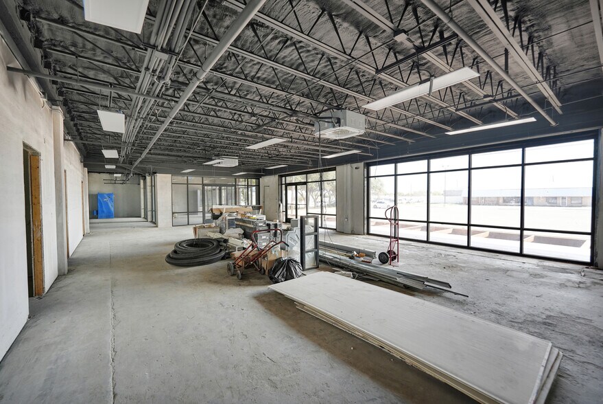 More Photos Of 201 E Illinois Ave, Midland Office For Sale