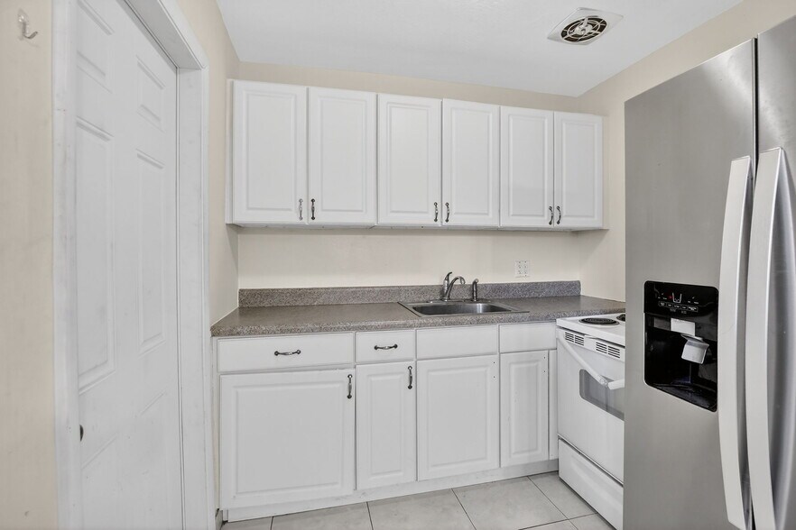More Photos Of 4825 NE 23rd Ave, Fort Lauderdale Apartments For Sale